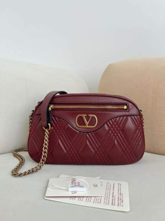 Picture of Valentino Handbags _SKUfw205838221fw
